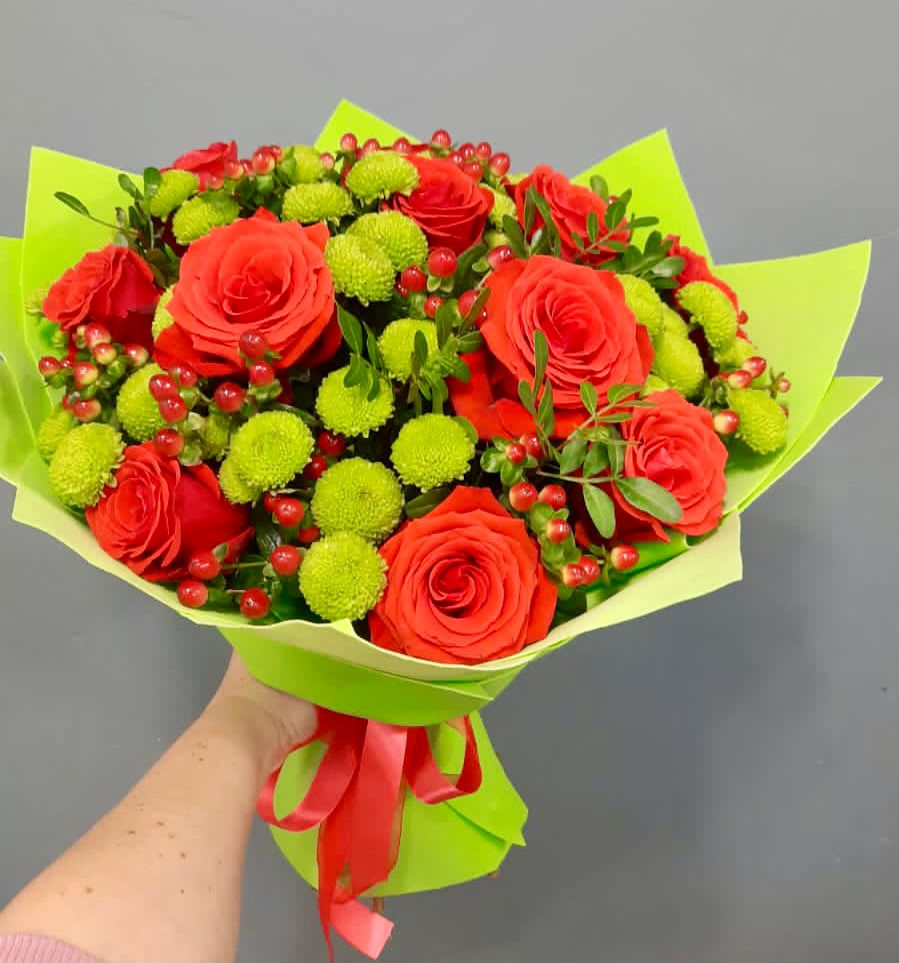 Букет цветов из: Хризантемы и Розы в Электроизолятор