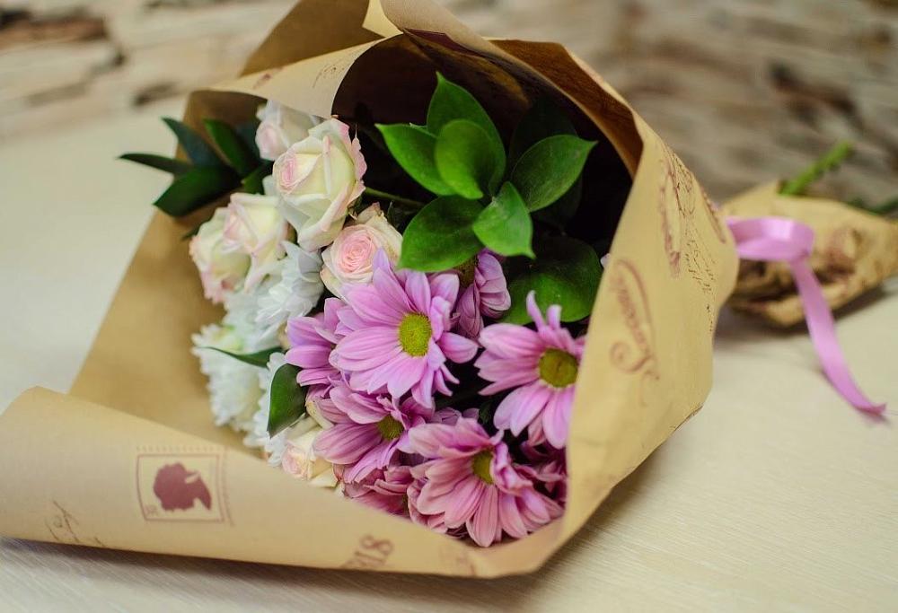 Букет цветов из: Розы и Хризантемы в Электроизолятор