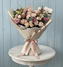 Букет цветов из:  Розы и Лизиантусы в Электроизолятор