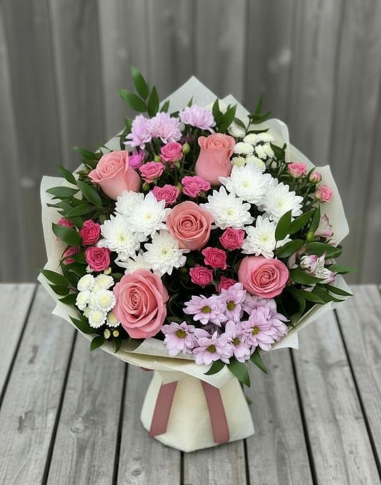 Букет цветов из: Альстромерии, Гвоздики, Розы и Хризантемы в Электроизолятор
