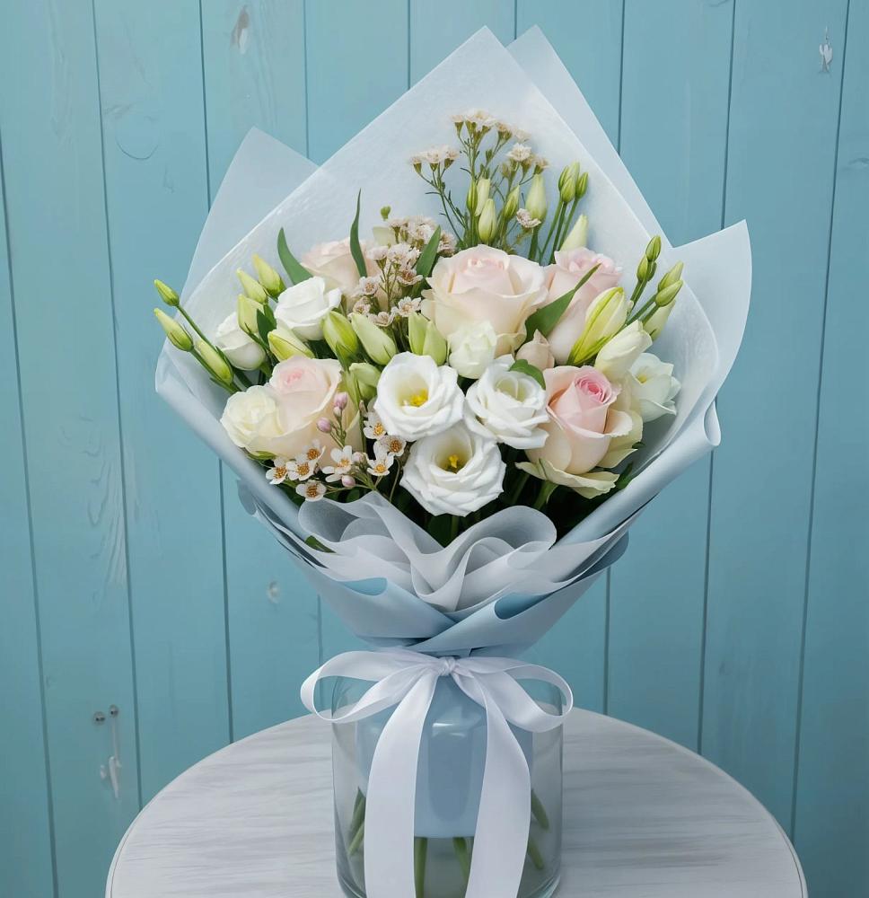 Букет цветов из: Розы и Лизиантусы в Электроизолятор