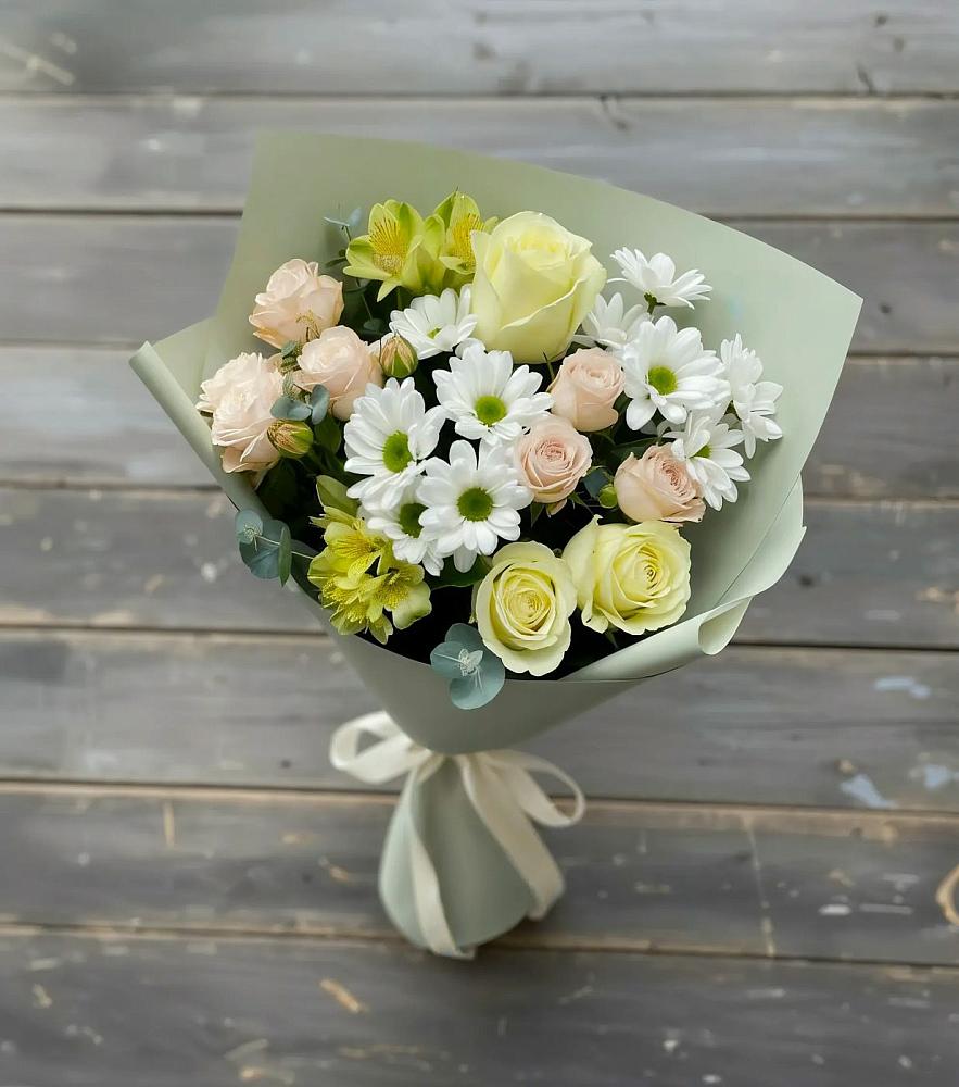 Букет цветов из: Альстромерии, Розы и Хризантемы в Электроизолятор