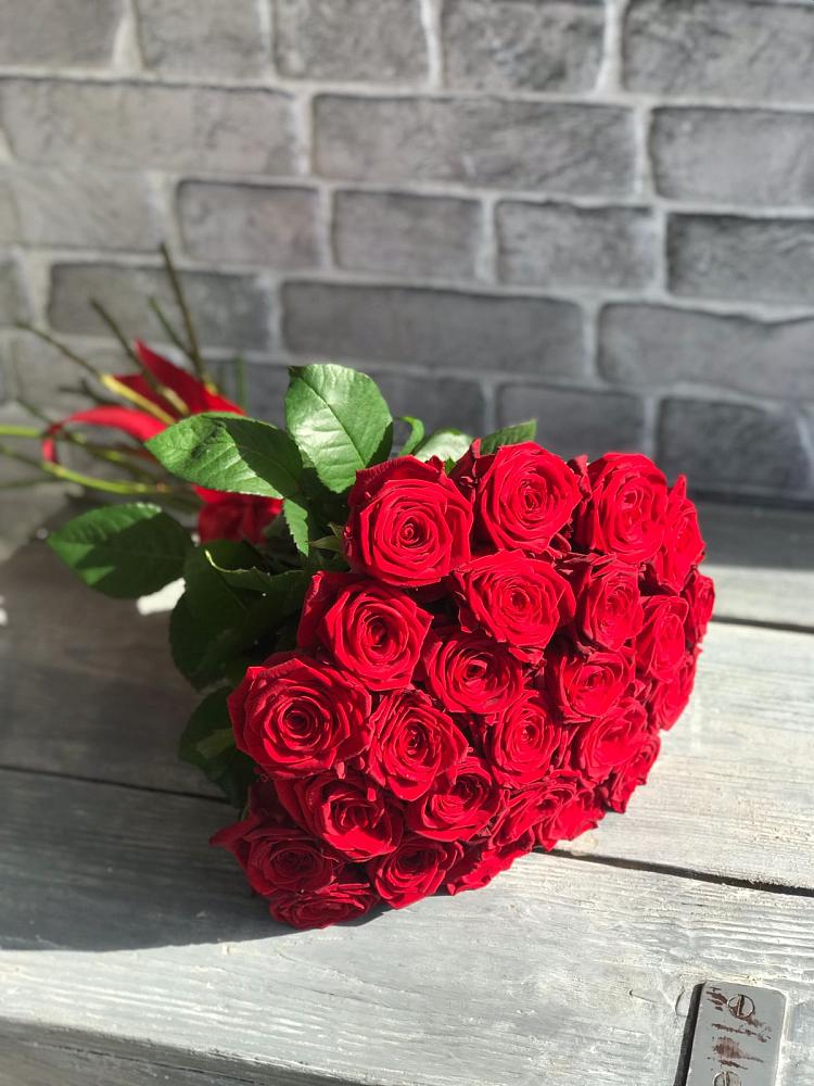 Букет Красные розы Фридом в Электроизолятор