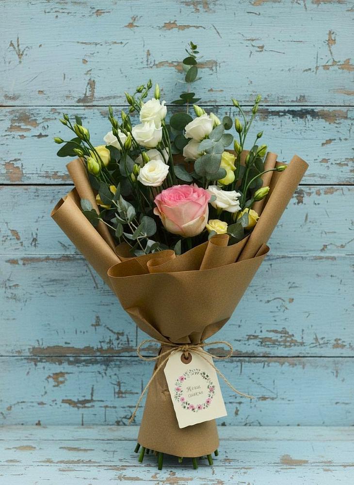 Букет цветов из: Розы и Лизиантусы в Электроизолятор