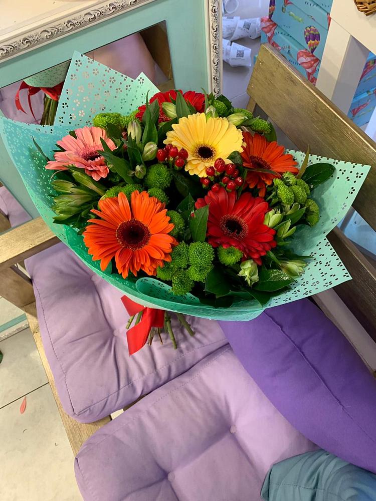 Букет цветов из: Герберы, Хризантемы и Альстромерии в Электроизолятор