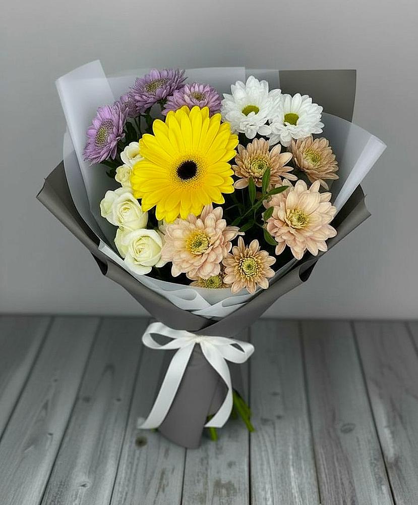 Букет цветов из: Розы, Герберы и Хризантемы в Электроизолятор