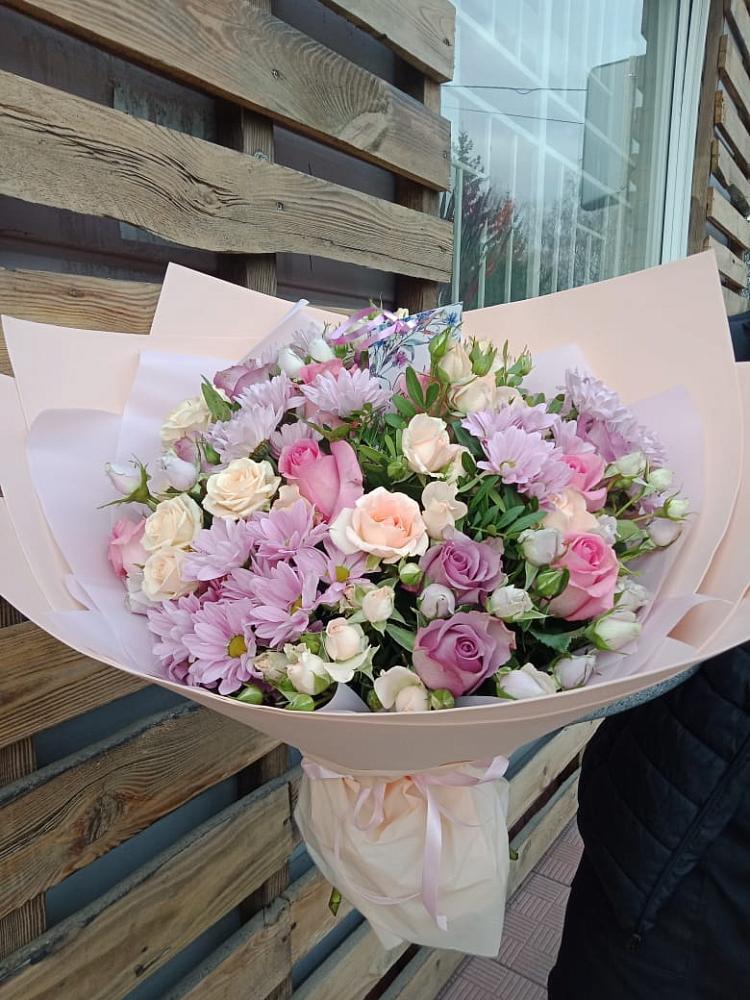 Букет цветов из: Розы и Хризантемы в Электроизолятор