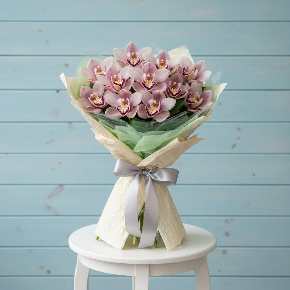 Букет цветов из: Орхидеи и Розы в Электроизолятор