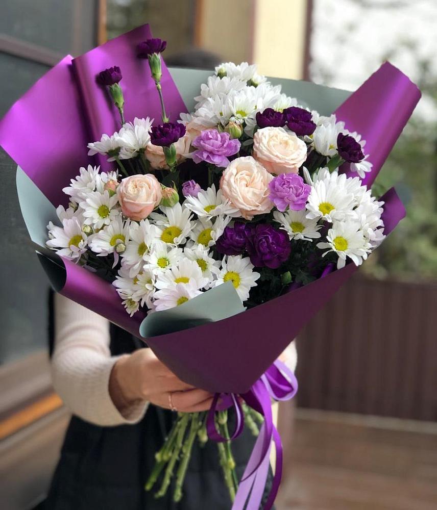 Букет цветов из: Хризантемы, Гвоздики и Розы в Электроизолятор