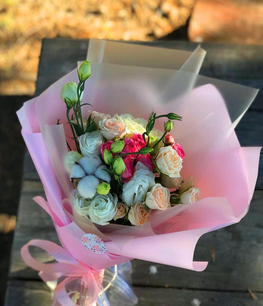 Букет цветов из: Розы и Лизиантусы в Электроизолятор