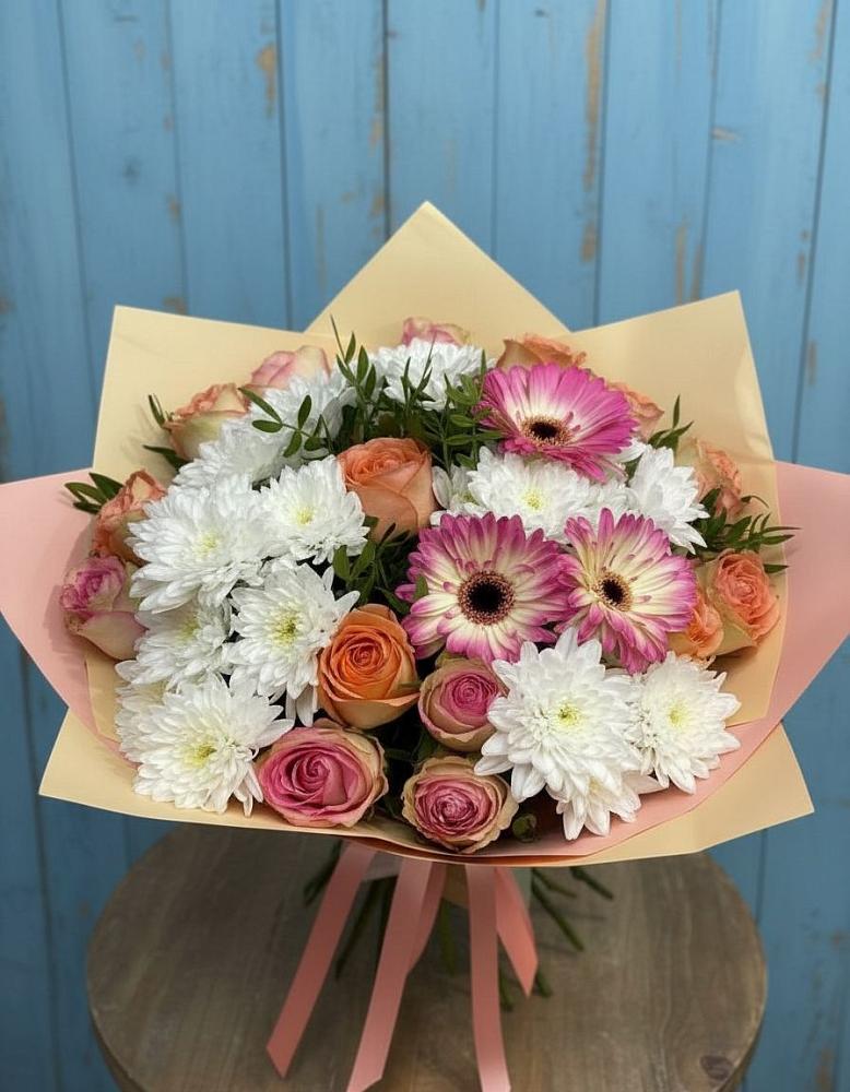 Букет цветов из: Розы, Герберы и Хризантемы в Электроизолятор