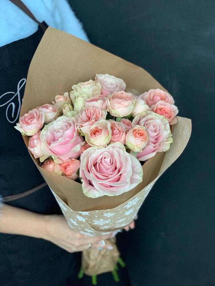 Букет цветов из: Хризантемы и Розы в Электроизолятор