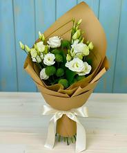 Букет цветов из:  Хризантемы и Лизиантусы в Электроизолятор