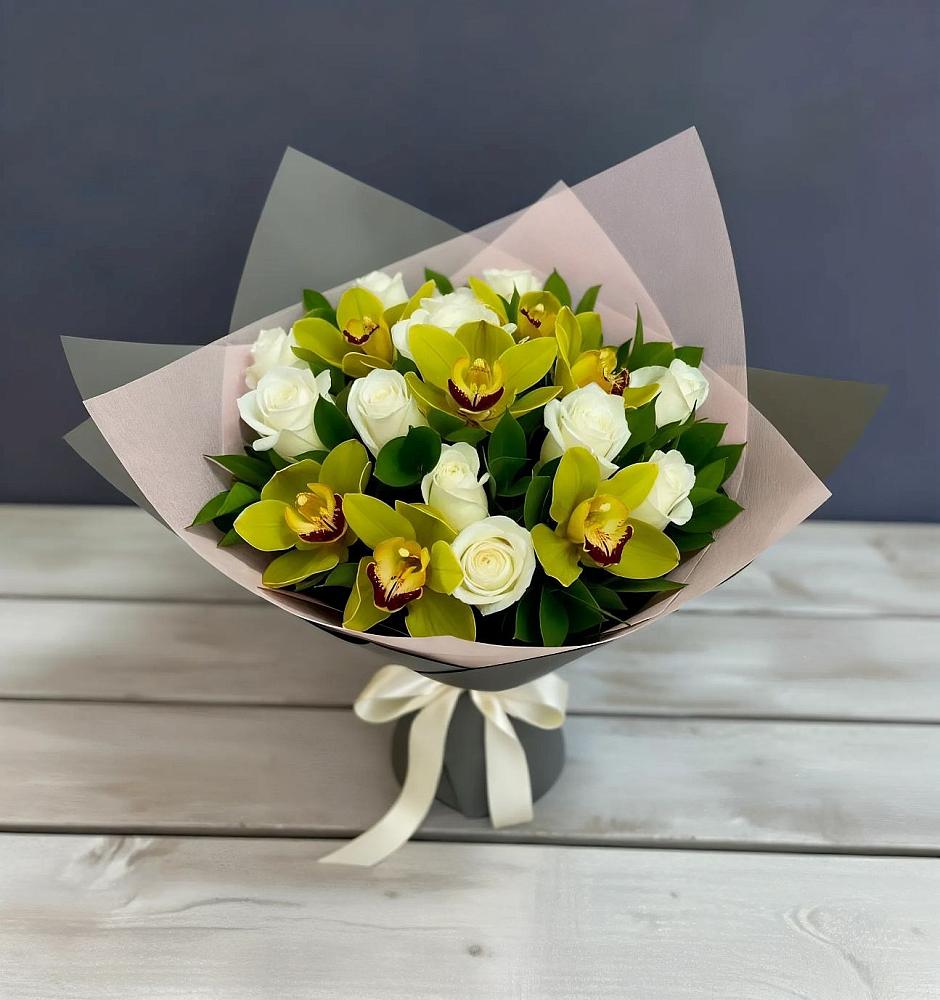 Букет цветов из: Орхидеи и Розы в Электроизолятор