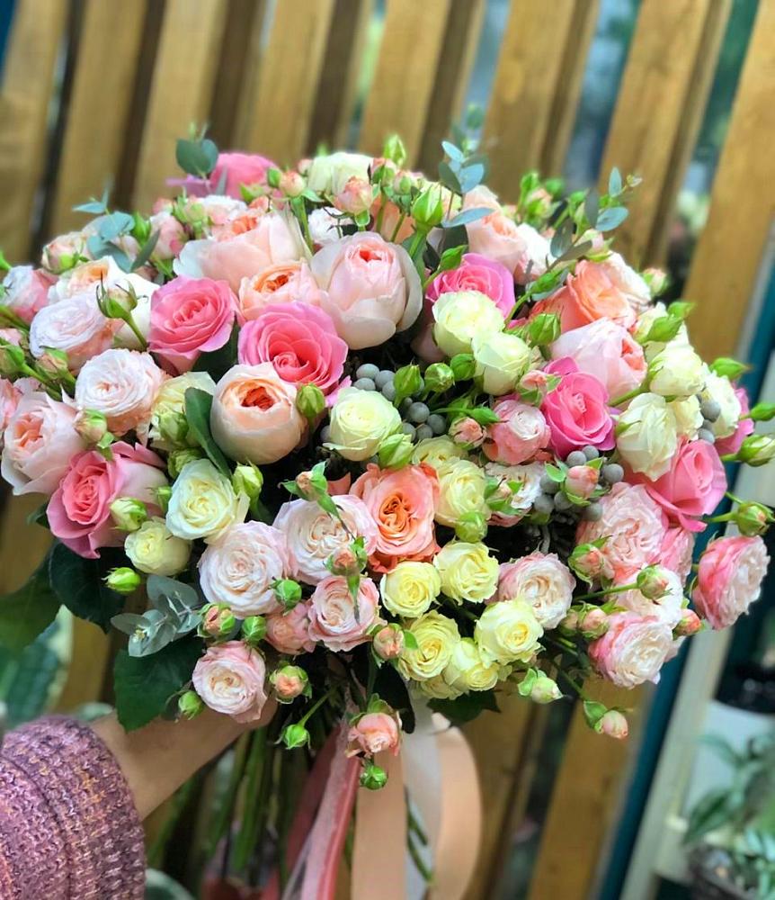 Букет цветов из: Розы в Электроизолятор