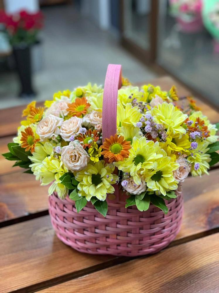 Цветочная композиция из Хризантемы и Розы в корзине в Электроизолятор