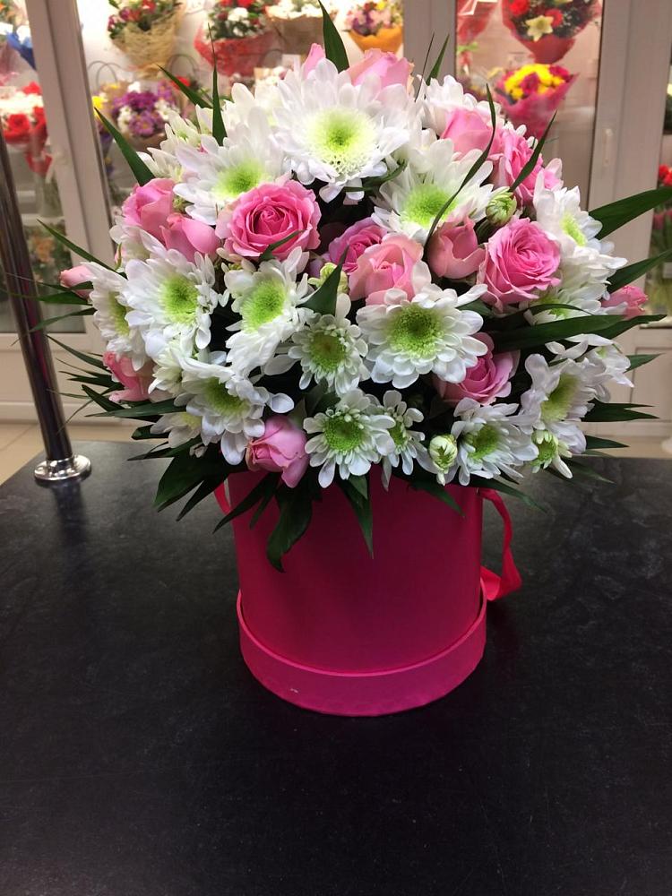 Цветочная композиция из Розы и Хризантемы в шляпной коробке в Электроизолятор