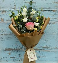 Букет цветов из:  Розы и Лизиантусы в Электроизолятор