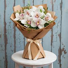 Букет цветов из:  Орхидеи и Розы в Электроизолятор