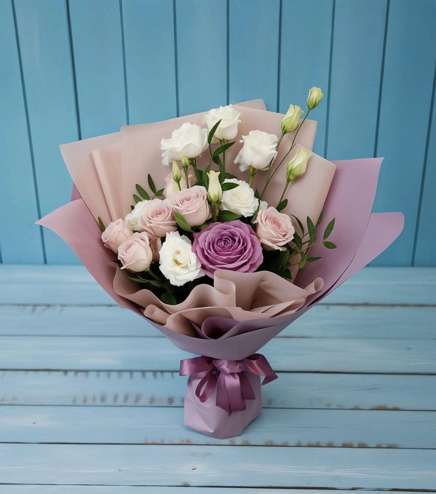 Букет цветов из: Розы и Лизиантусы в Электроизолятор